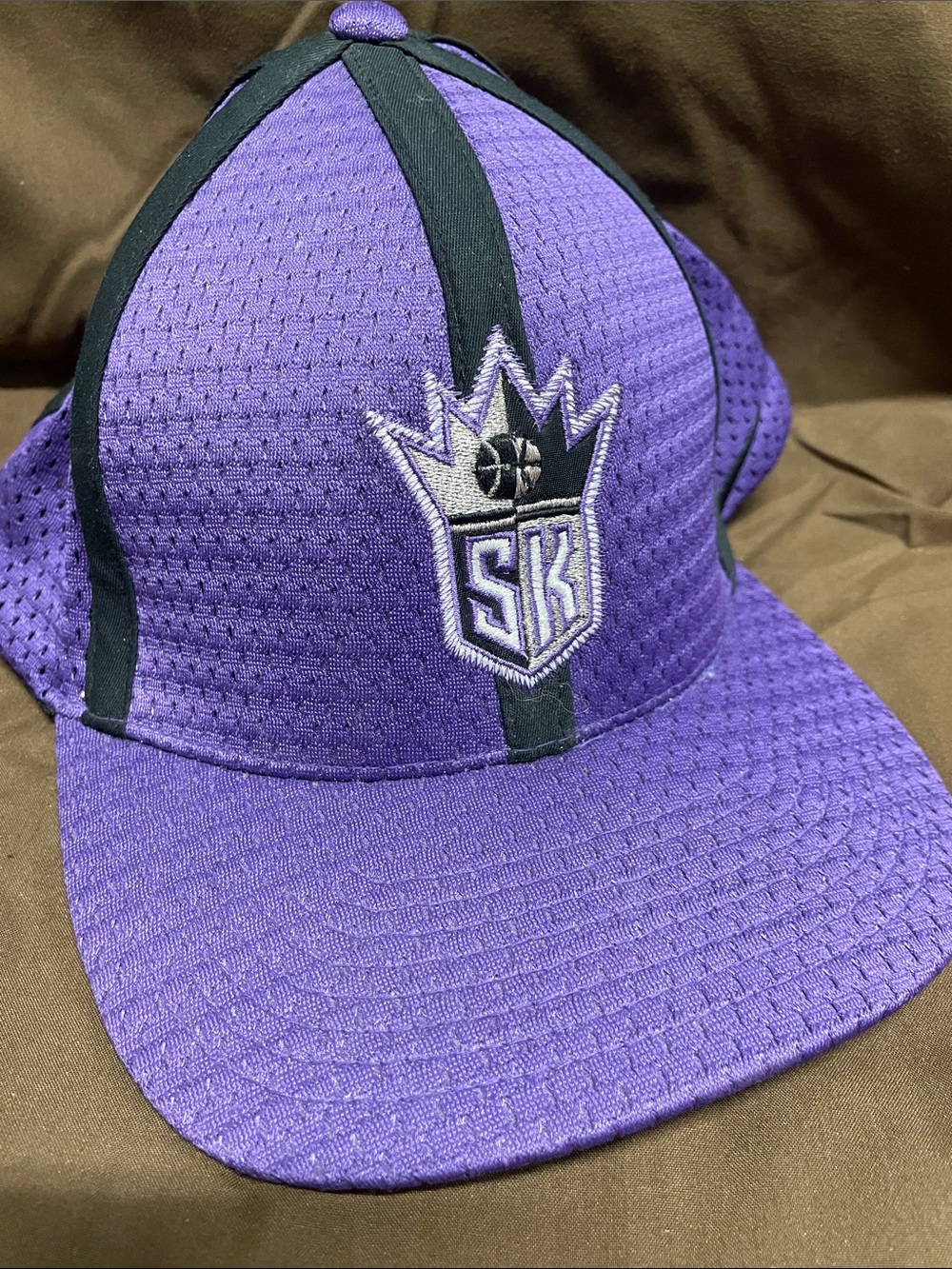 NBA Cap
with Crown Logo -m